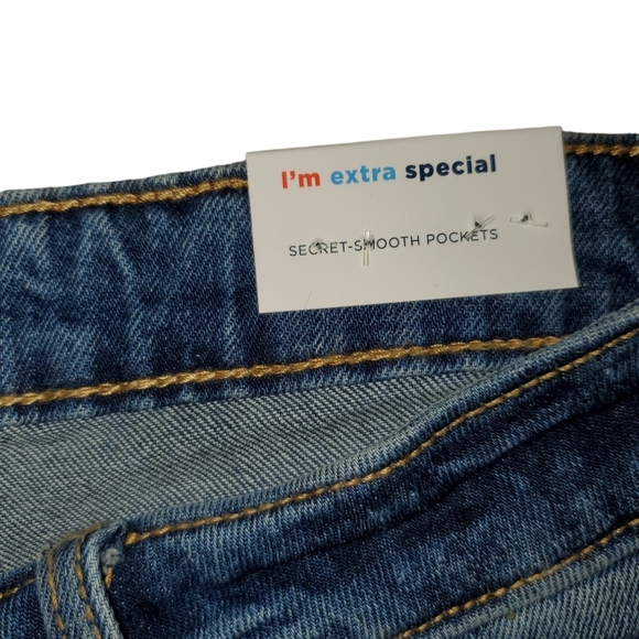 Old Navy Women's Plus Size High Rise O.G Straight Denim Cut Off Shorts - Picture 3 of 6